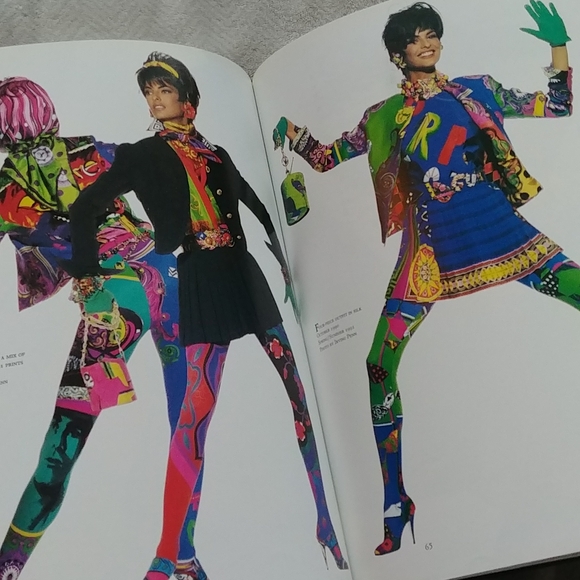 Vintage 90s Versace Signatures fashion coffee table book - Picture 3 of 13